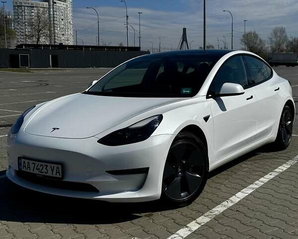 Білий Тесла Модель 3, об'ємом двигуна 0 л та пробігом 52 тис. км за 27300 $, фото 1 на Automoto.ua