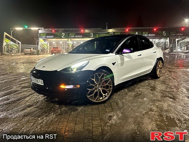 Білий Тесла Модель 3, об'ємом двигуна 0 л та пробігом 74 тис. км за 23500 $, фото 1 на Automoto.ua