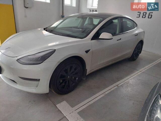 Белый Тесла Модель 3, объемом двигателя 0 л и пробегом 47 тыс. км за 24000 $, фото 1 на Automoto.ua