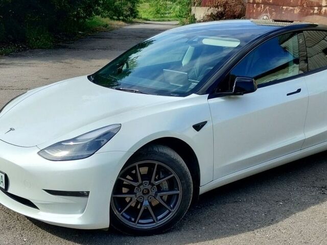 Білий Тесла Модель 3, об'ємом двигуна 0 л та пробігом 62 тис. км за 20000 $, фото 1 на Automoto.ua