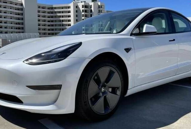 Білий Тесла Модель 3, об'ємом двигуна 0 л та пробігом 74 тис. км за 13500 $, фото 1 на Automoto.ua