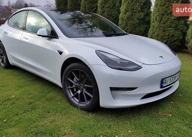 Білий Тесла Модель 3, об'ємом двигуна 0 л та пробігом 58 тис. км за 23500 $, фото 1 на Automoto.ua