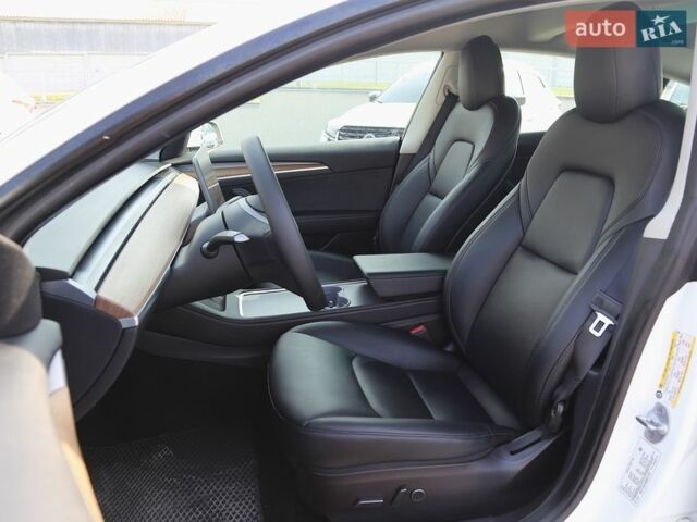 Білий Тесла Модель 3, об'ємом двигуна 0 л та пробігом 47 тис. км за 25000 $, фото 1 на Automoto.ua