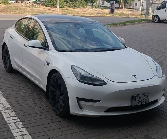 Білий Тесла Модель 3, об'ємом двигуна 0 л та пробігом 110 тис. км за 24500 $, фото 1 на Automoto.ua