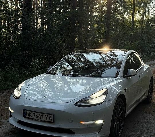 Белый Тесла Модель 3, объемом двигателя 0 л и пробегом 188 тыс. км за 18500 $, фото 1 на Automoto.ua