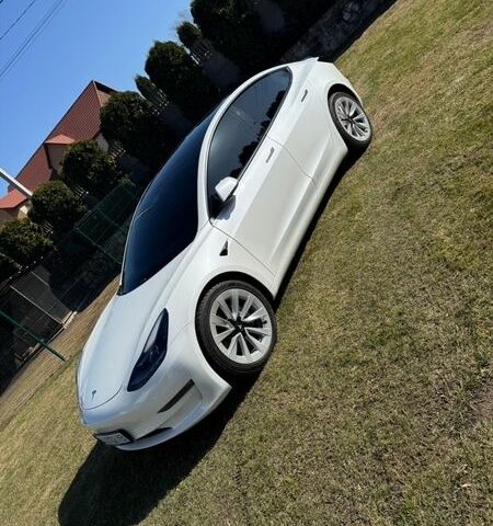 Білий Тесла Модель 3, об'ємом двигуна 0 л та пробігом 65 тис. км за 21000 $, фото 1 на Automoto.ua