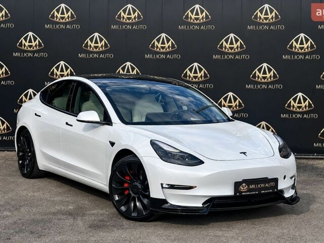Белый Тесла Модель 3, объемом двигателя 0 л и пробегом 57 тыс. км за 26700 $, фото 1 на Automoto.ua