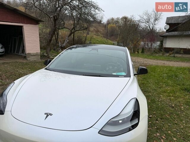 Белый Тесла Модель 3, объемом двигателя 0 л и пробегом 110 тыс. км за 20000 $, фото 1 на Automoto.ua