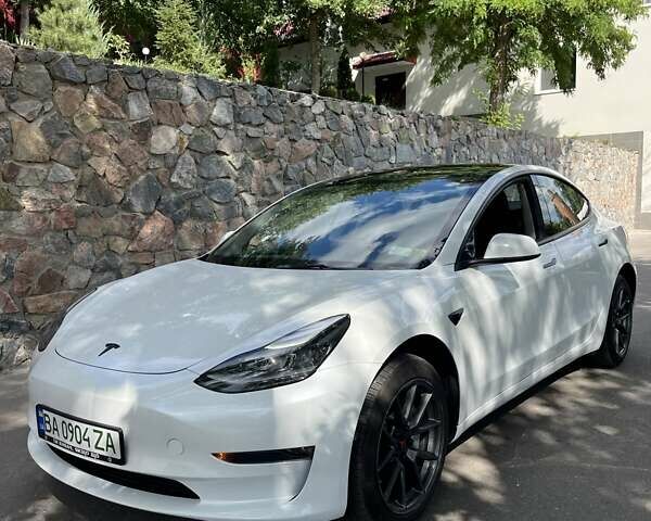 Білий Тесла Модель 3, об'ємом двигуна 0 л та пробігом 23 тис. км за 21500 $, фото 1 на Automoto.ua