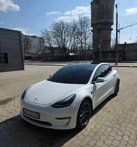 Белый Тесла Модель 3, объемом двигателя 0 л и пробегом 100 тыс. км за 17800 $, фото 1 на Automoto.ua