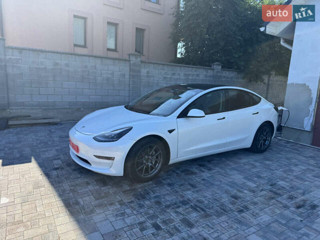 Белый Тесла Модель 3, объемом двигателя 0 л и пробегом 142 тыс. км за 16949 $, фото 1 на Automoto.ua