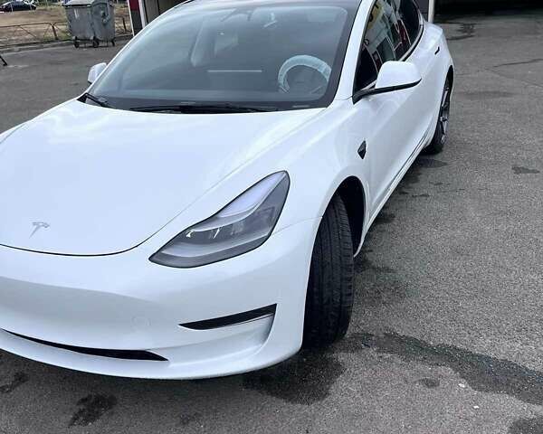 Білий Тесла Модель 3, об'ємом двигуна 0 л та пробігом 52 тис. км за 22500 $, фото 1 на Automoto.ua
