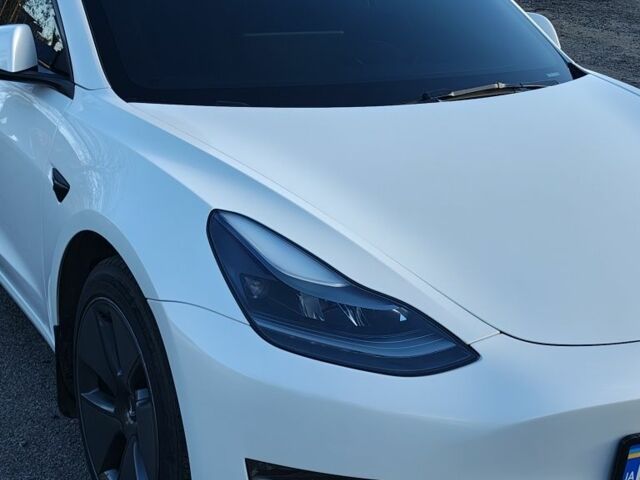 Білий Тесла Модель 3, об'ємом двигуна 0 л та пробігом 9 тис. км за 21700 $, фото 1 на Automoto.ua