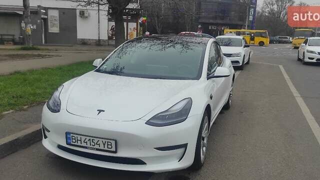 Белый Тесла Модель 3, объемом двигателя 0 л и пробегом 48 тыс. км за 20000 $, фото 1 на Automoto.ua