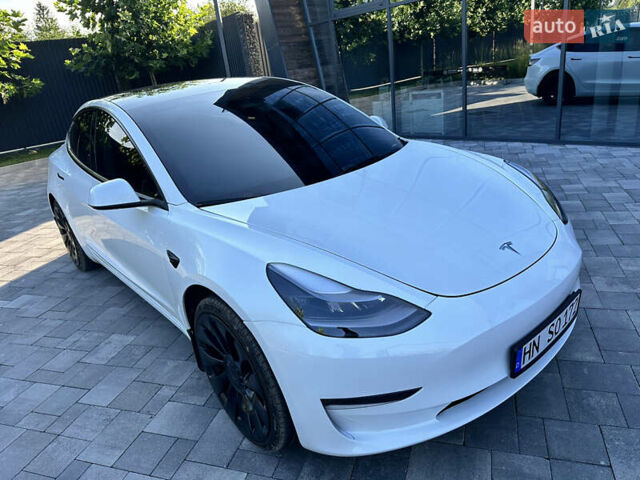 Белый Тесла Модель 3, объемом двигателя 0 л и пробегом 32 тыс. км за 28500 $, фото 1 на Automoto.ua