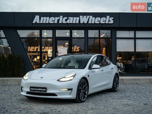 Белый Тесла Модель 3, объемом двигателя 0 л и пробегом 53 тыс. км за 27500 $, фото 1 на Automoto.ua