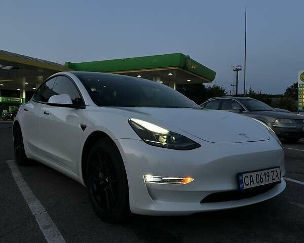 Білий Тесла Модель 3, об'ємом двигуна 0 л та пробігом 22 тис. км за 25900 $, фото 1 на Automoto.ua