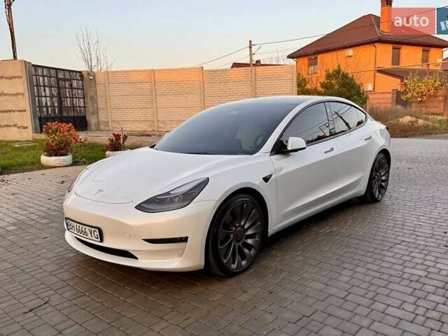 Белый Тесла Модель 3, объемом двигателя 0 л и пробегом 48 тыс. км за 23000 $, фото 1 на Automoto.ua