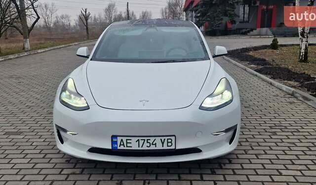 Белый Тесла Модель 3, объемом двигателя 0 л и пробегом 6 тыс. км за 30200 $, фото 1 на Automoto.ua