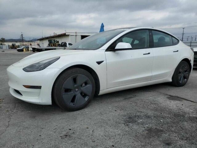 Білий Тесла Модель 3, об'ємом двигуна 0 л та пробігом 53 тис. км за 7200 $, фото 1 на Automoto.ua