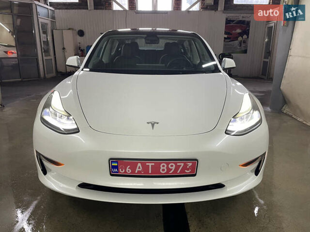 Белый Тесла Модель 3, объемом двигателя 0 л и пробегом 22 тыс. км за 23500 $, фото 1 на Automoto.ua