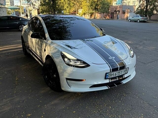 Белый Тесла Модель 3, объемом двигателя 0 л и пробегом 30 тыс. км за 22000 $, фото 1 на Automoto.ua