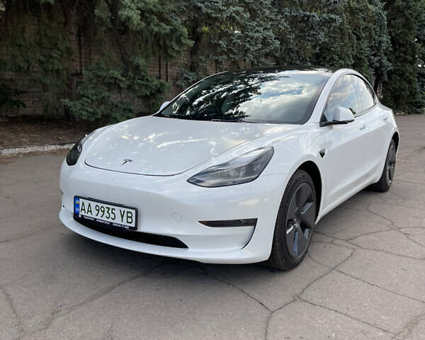 Белый Тесла Модель 3, объемом двигателя 0 л и пробегом 22 тыс. км за 25000 $, фото 1 на Automoto.ua