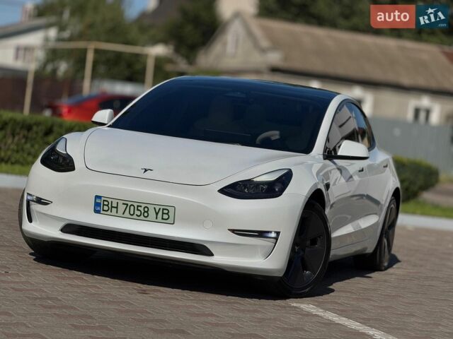 Білий Тесла Модель 3, об'ємом двигуна 0 л та пробігом 65 тис. км за 23900 $, фото 1 на Automoto.ua
