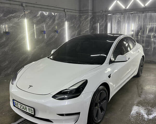 Білий Тесла Модель 3, об'ємом двигуна 0 л та пробігом 18 тис. км за 21500 $, фото 1 на Automoto.ua