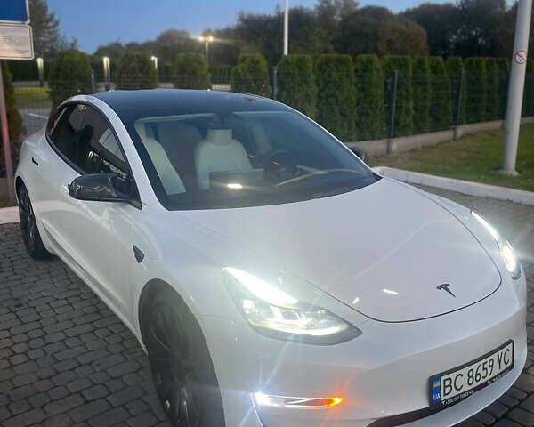 Білий Тесла Модель 3, об'ємом двигуна 0 л та пробігом 70 тис. км за 21500 $, фото 1 на Automoto.ua