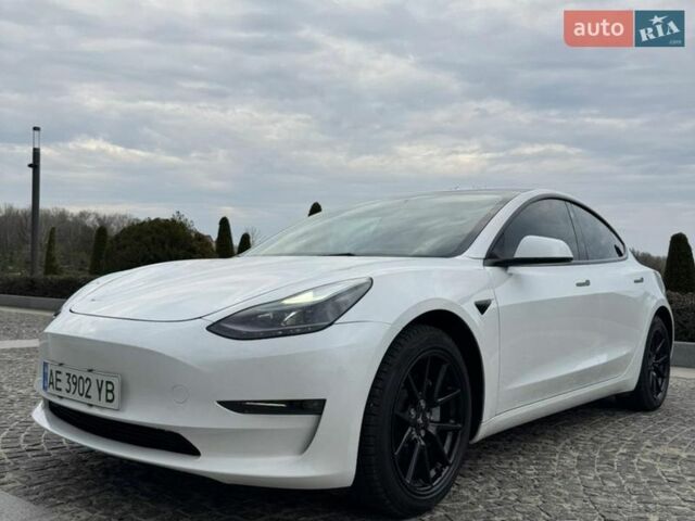 Белый Тесла Модель 3, объемом двигателя 0 л и пробегом 35 тыс. км за 21000 $, фото 1 на Automoto.ua