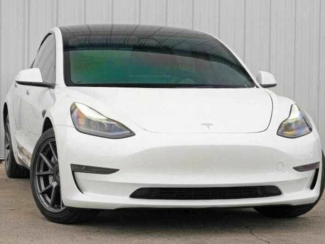 Білий Тесла Модель 3, об'ємом двигуна 0 л та пробігом 10 тис. км за 11000 $, фото 1 на Automoto.ua