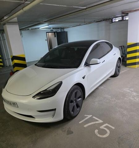 Белый Тесла Модель 3, объемом двигателя 0 л и пробегом 44 тыс. км за 21700 $, фото 1 на Automoto.ua