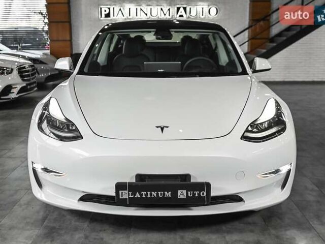 Білий Тесла Модель 3, об'ємом двигуна 0 л та пробігом 2 тис. км за 26900 $, фото 1 на Automoto.ua