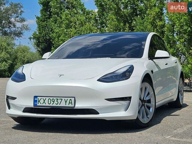 Білий Тесла Модель 3, об'ємом двигуна 0 л та пробігом 104 тис. км за 19999 $, фото 1 на Automoto.ua