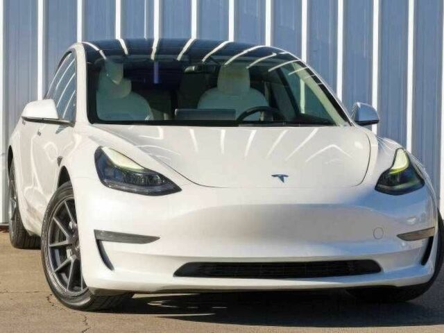 Белый Тесла Модель 3, объемом двигателя 0 л и пробегом 15 тыс. км за 9600 $, фото 1 на Automoto.ua
