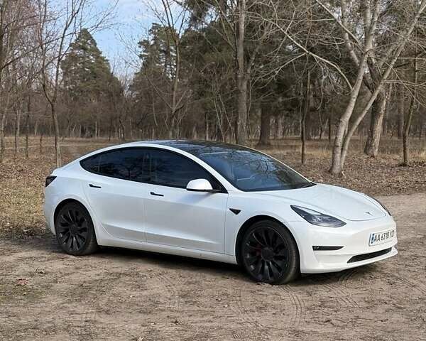 Белый Тесла Модель 3, объемом двигателя 0 л и пробегом 96 тыс. км за 21000 $, фото 1 на Automoto.ua