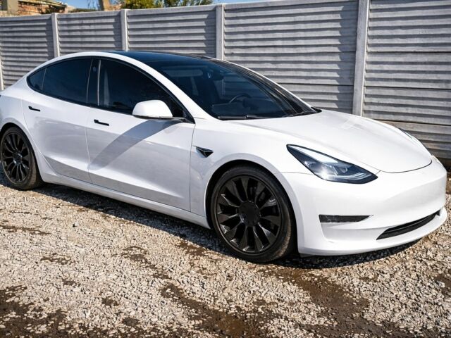 Білий Тесла Модель 3, об'ємом двигуна 0 л та пробігом 45 тис. км за 22000 $, фото 1 на Automoto.ua