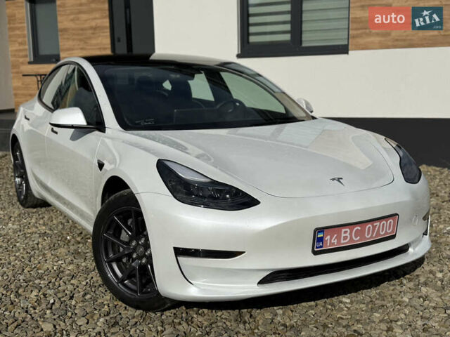 Білий Тесла Модель 3, об'ємом двигуна 0 л та пробігом 30 тис. км за 23900 $, фото 1 на Automoto.ua