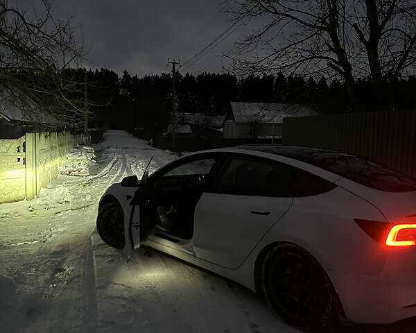 Белый Тесла Модель 3, объемом двигателя 0 л и пробегом 37 тыс. км за 24800 $, фото 1 на Automoto.ua