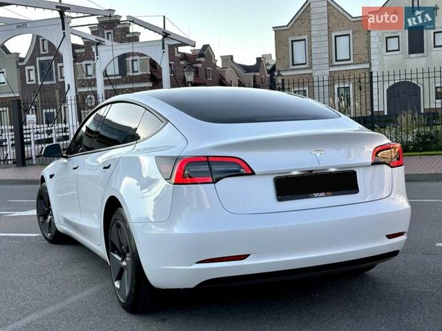 Білий Тесла Модель 3, об'ємом двигуна 0 л та пробігом 2 тис. км за 27700 $, фото 1 на Automoto.ua