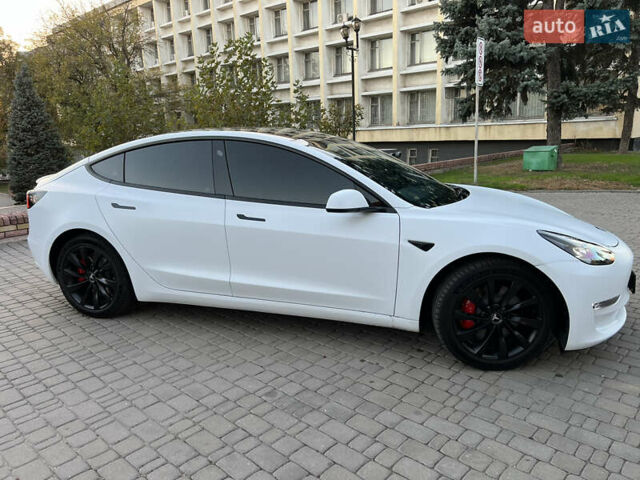 Белый Тесла Модель 3, объемом двигателя 0 л и пробегом 30 тыс. км за 28000 $, фото 1 на Automoto.ua