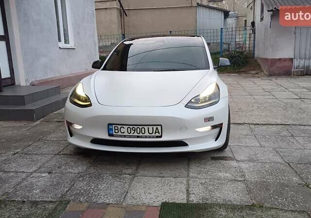 Белый Тесла Модель 3, объемом двигателя 0 л и пробегом 52 тыс. км за 25500 $, фото 1 на Automoto.ua