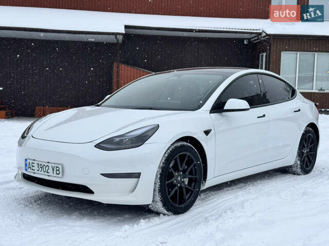 Белый Тесла Модель 3, объемом двигателя 0 л и пробегом 37 тыс. км за 20000 $, фото 1 на Automoto.ua