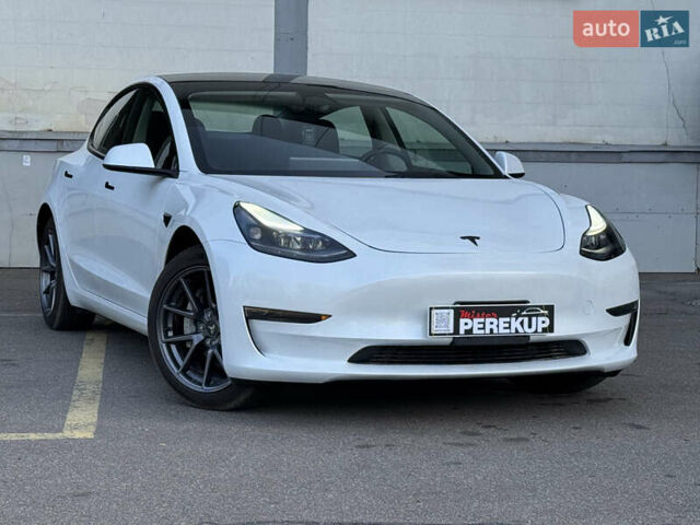Білий Тесла Модель 3, об'ємом двигуна 0 л та пробігом 3 тис. км за 25799 $, фото 1 на Automoto.ua