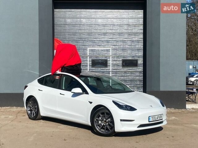 Белый Тесла Модель 3, объемом двигателя 0 л и пробегом 33 тыс. км за 22000 $, фото 1 на Automoto.ua