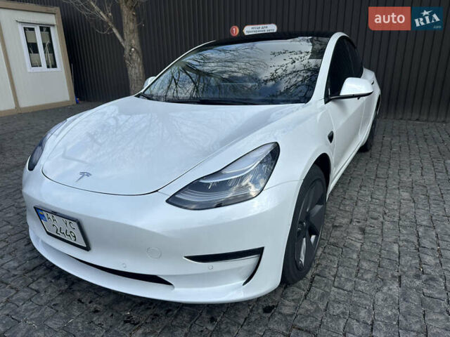 Белый Тесла Модель 3, объемом двигателя 0 л и пробегом 30 тыс. км за 21900 $, фото 1 на Automoto.ua