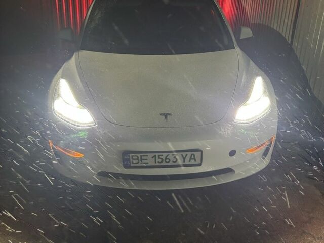 Білий Тесла Модель 3, об'ємом двигуна 0 л та пробігом 60 тис. км за 23500 $, фото 1 на Automoto.ua
