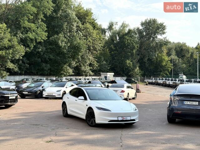 Білий Тесла Модель 3, об'ємом двигуна 0 л та пробігом 25 тис. км за 32000 $, фото 1 на Automoto.ua