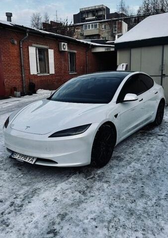 Белый Тесла Модель 3, объемом двигателя 0 л и пробегом 5 тыс. км за 28900 $, фото 1 на Automoto.ua